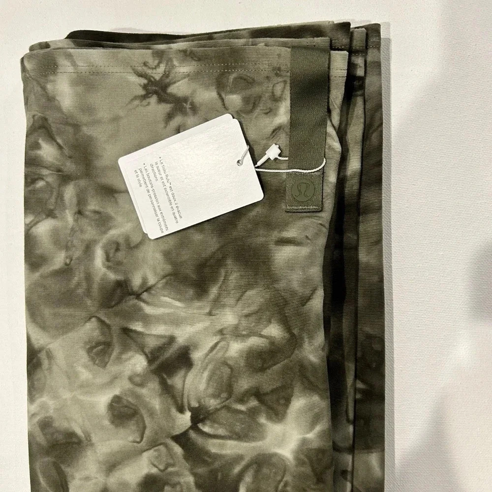 New Lululemon Customizable Snap Scarf - Picture 13 of 14